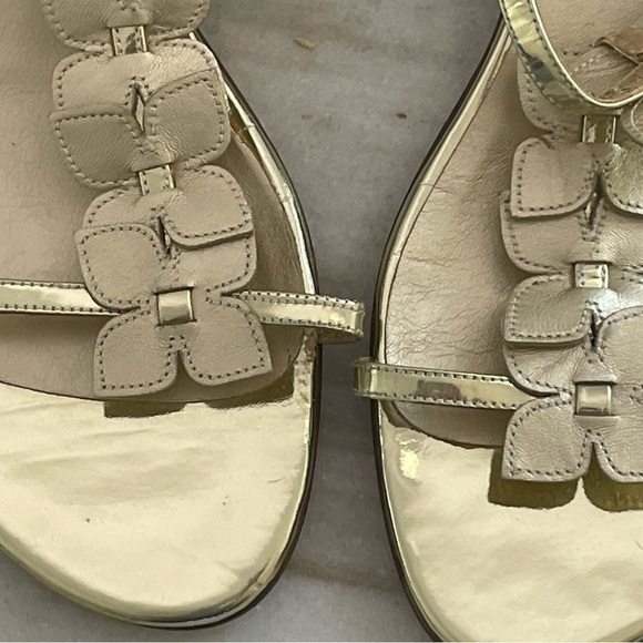 Stuart Weitzman sandal gold sz 7 floral detail - Picture 8 of 15